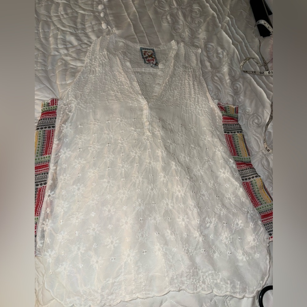 Johnny Was Turia White Embroidered Eyelet Boho Tank Top Medium Excellent - Picture 16 of 17